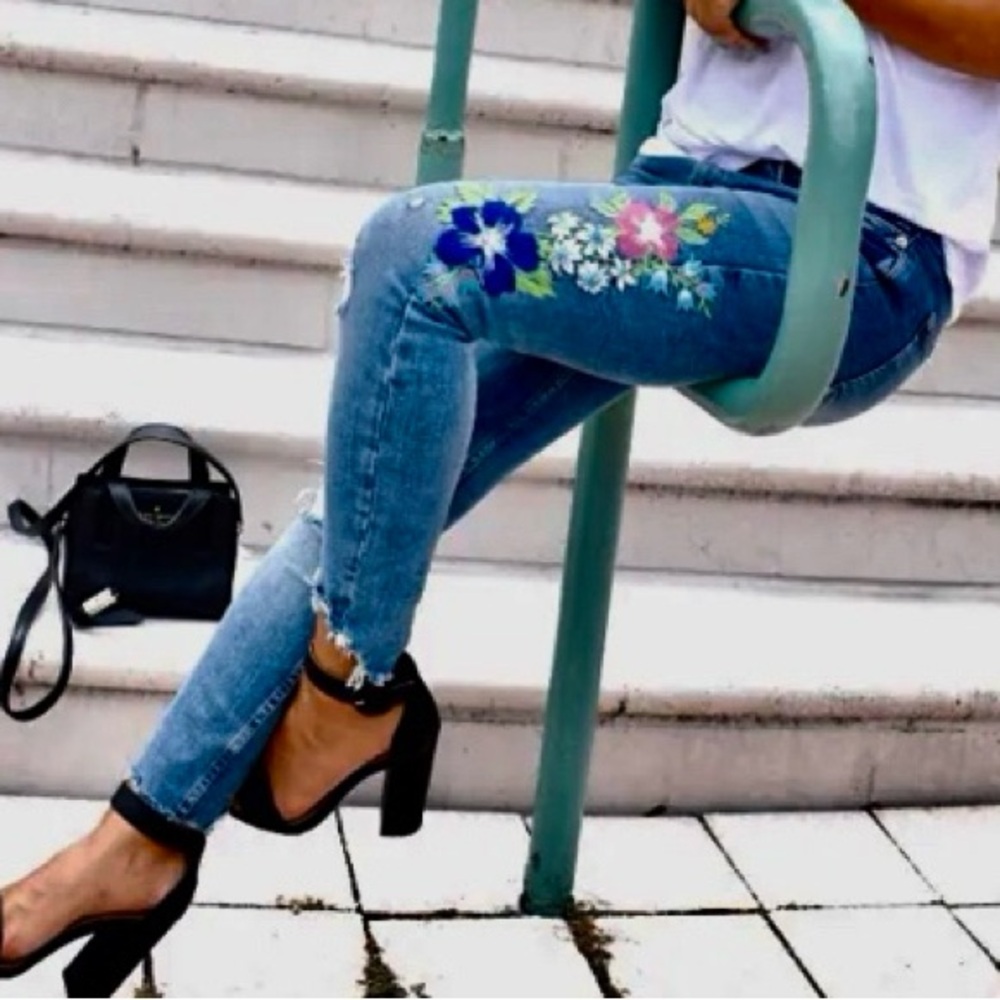 Jeans ZARA TRAFALUC DENIMWEAR Colorful Floral Flower Embroidered Blue Size 4